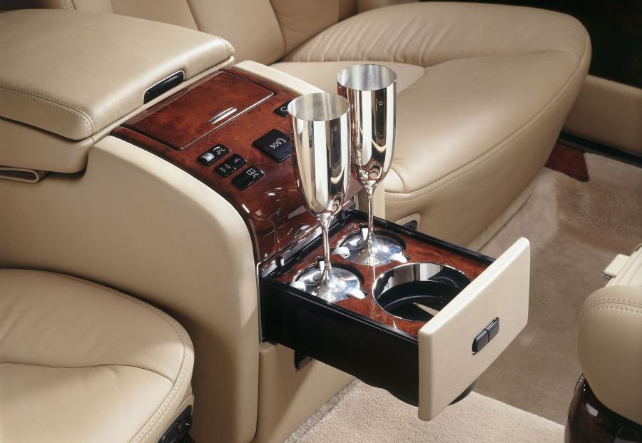 Детали интерьера Maybach 62 (V240) 2002 года  (фото 69 из 248)
